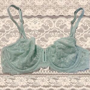 Auden Lace Underwire Bra in Soft Green